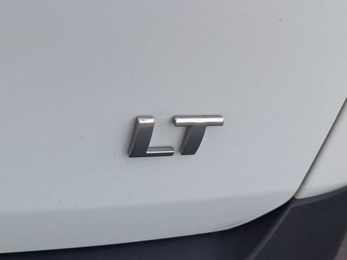 Used 2023 Chevrolet Traverse LT image 42