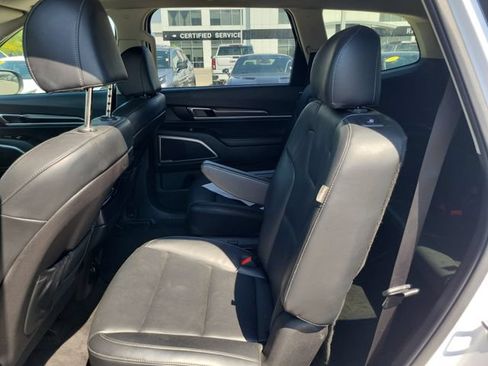 Used 2025 Kia Telluride S AWD/4WD image 11