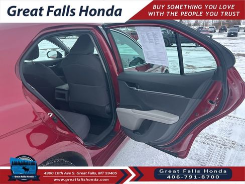 Used 2021 Toyota Camry LE image 23