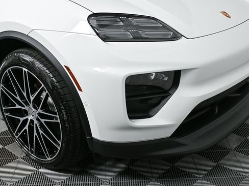 New 2025 Porsche Macan 4S Electric image 44