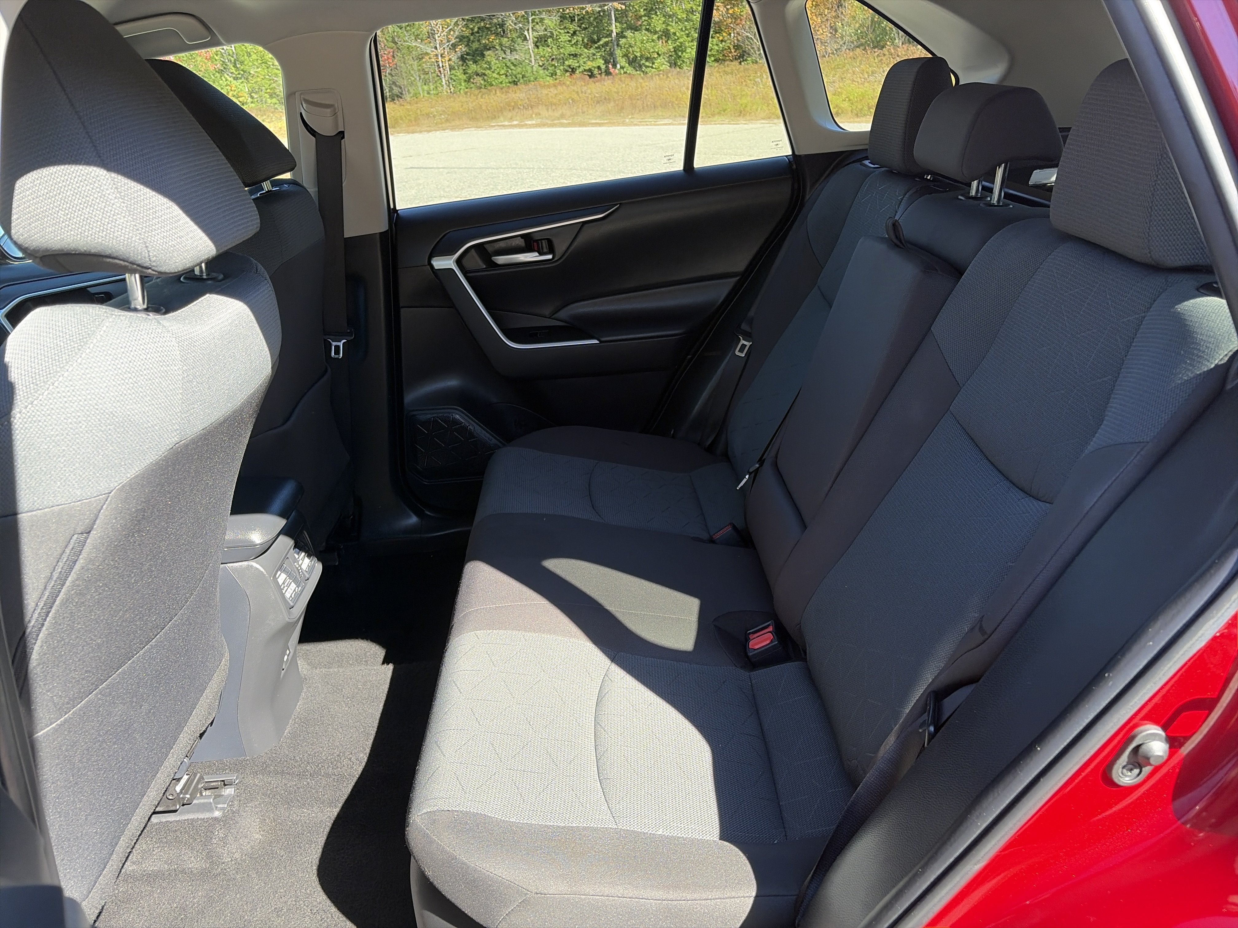 Used 2025 Toyota RAV4 XLE AWD/4WD image 16