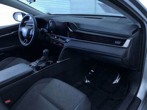 Used 2025 Toyota Camry LE image 24
