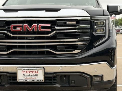 Used 2022 GMC Sierra 1500 SLT AWD/4WD image 9