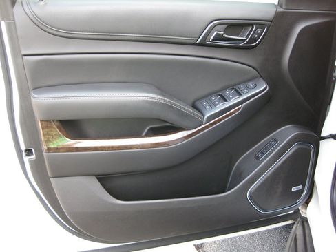 Used 2016 Chevrolet Tahoe LT RWD image 12