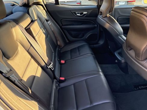 Used 2020 Volvo S60 T5 Momentum image 16