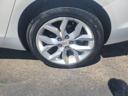 Used 2016 Chevrolet Impala LTZ FWD image 12