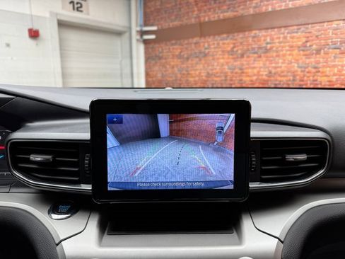 Certified 2022 Ford Explorer XLT w/ Equipment Group 202A image 21