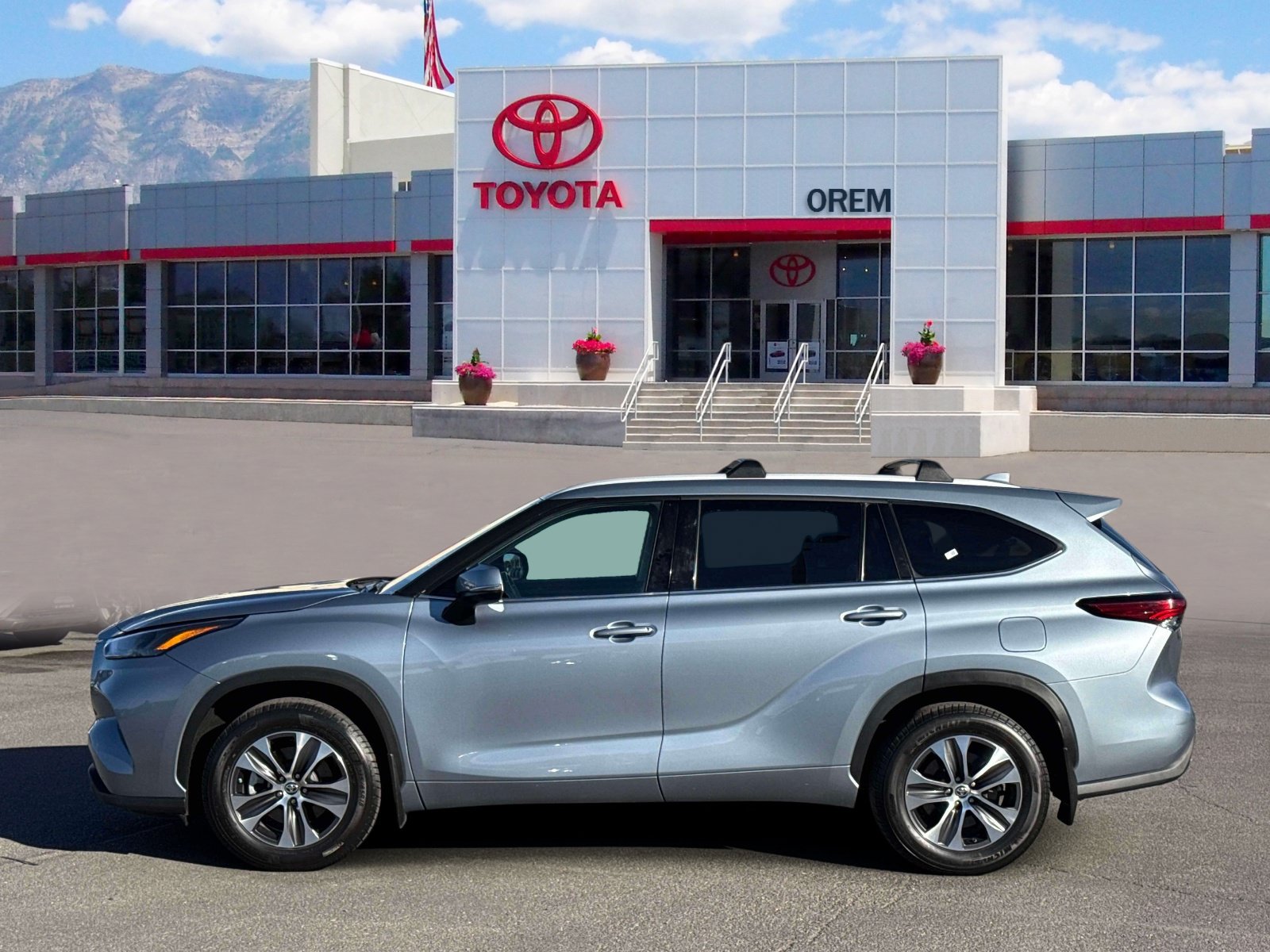Used 2022 Toyota Highlander XLE AWD/4WD image 7