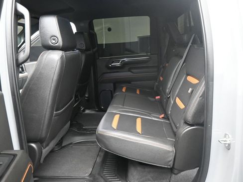 Used 2024 GMC Sierra 2500 AT4 w/ AT4 Preferred Package image 5