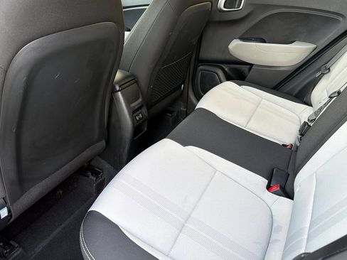 Used 2025 Hyundai Venue SEL image 12