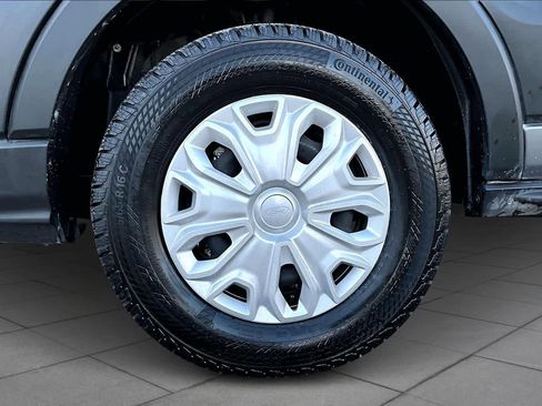 Used 2022 Ford E-Transit Medium Roof image 10