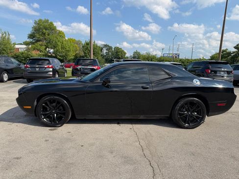 Used 2014 Dodge Challenger SXT RWD image 6