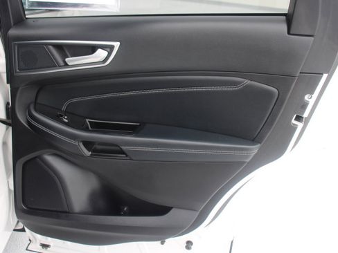 Used 2019 Ford Edge Titanium w/ Equipment Group 301A AWD/4WD image 18
