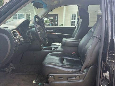 Used 2010 Chevrolet Suburban LT AWD/4WD image 9