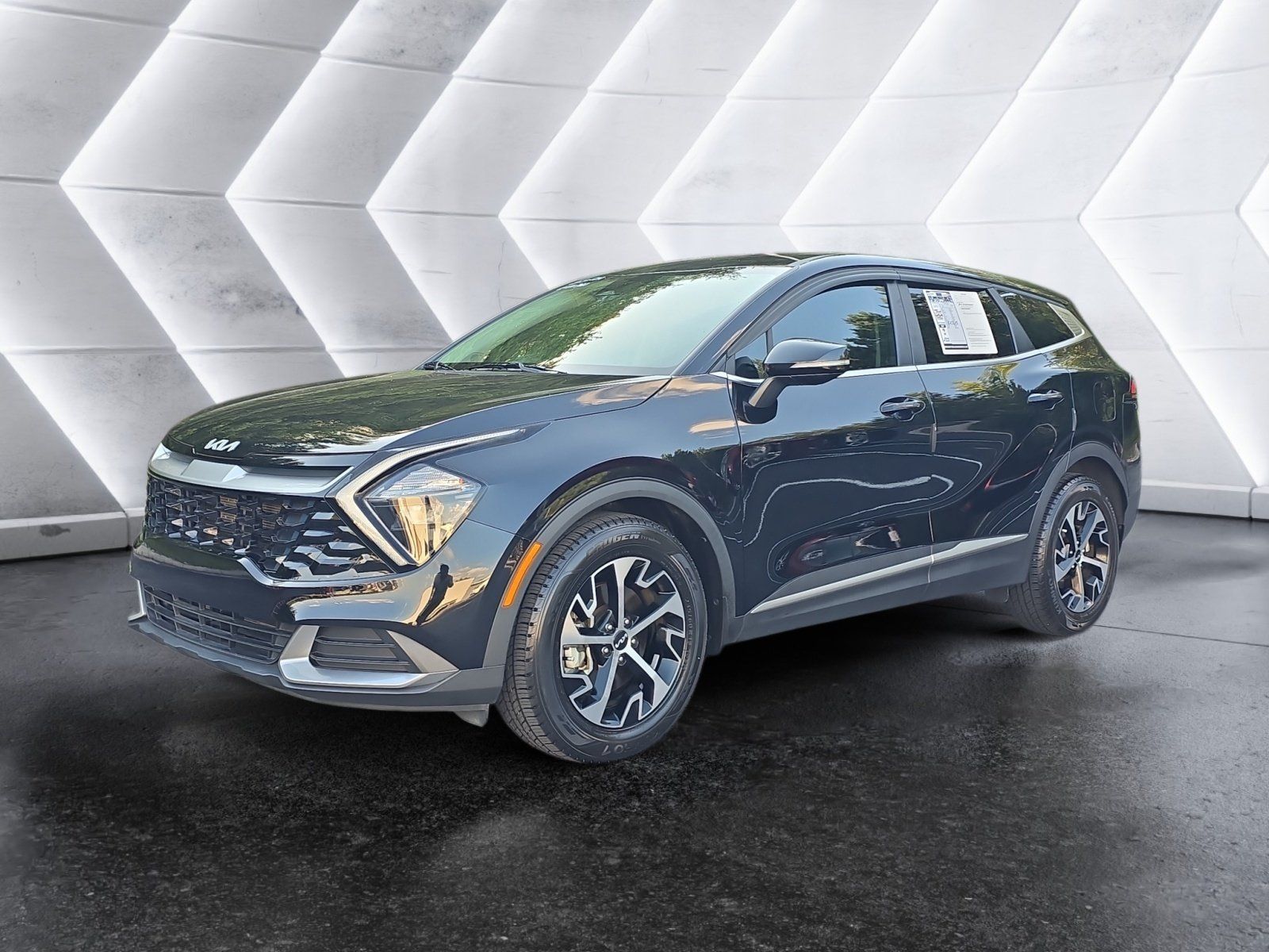 Used 2023 Kia Sportage EX FWD image 1