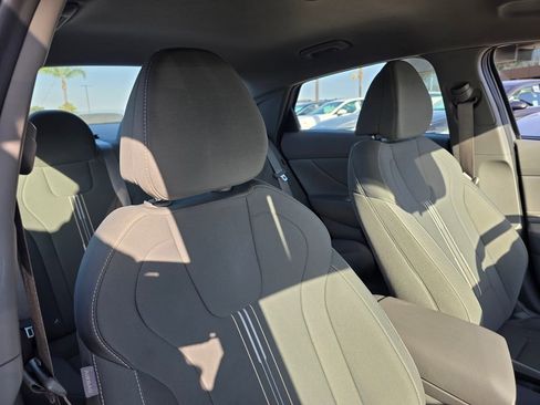 Certified 2025 Hyundai Elantra Sport FWD image 11
