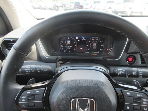 Used 2025 Honda Pilot Elite image 32