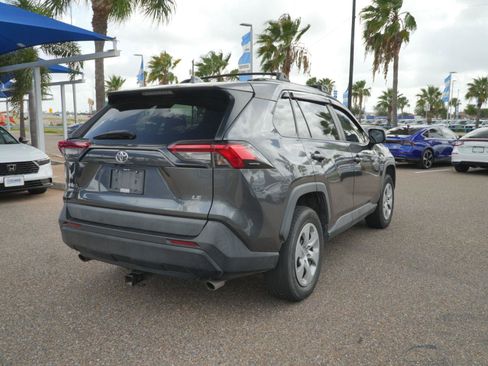 Used 2021 Toyota RAV4 LE FWD image 3