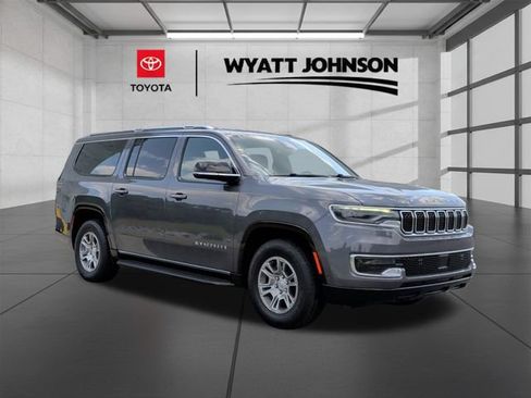 Used 2024 Jeep Wagoneer L 4WD image 3