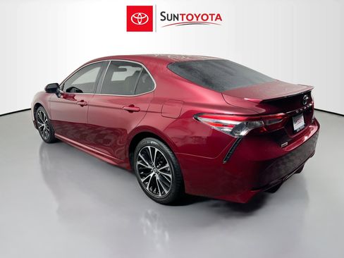 Used 2018 Toyota Camry SE image 6