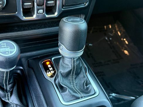 Used 2021 Jeep Wrangler Unlimited Sahara AWD/4WD image 29
