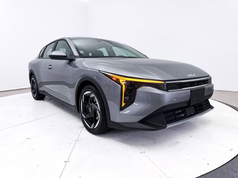 Used 2025 Kia K4 EX image 12