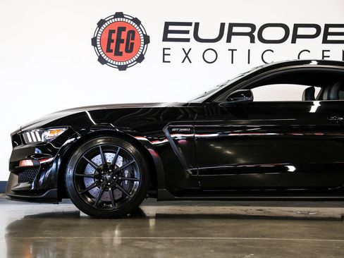 Used 2016 Ford Mustang Shelby GT350 w/ Technology Package RWD image 16