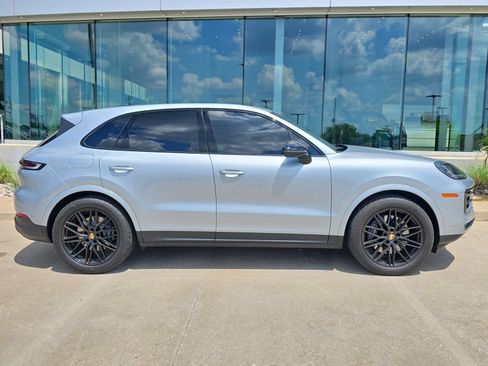 Certified 2025 Porsche Cayenne AWD/4WD image 8