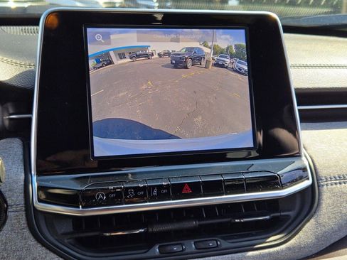 Used 2025 Jeep Compass Latitude image 25