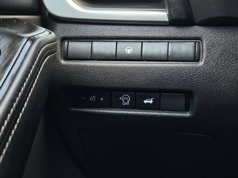 Used 2025 Nissan Rogue SV FWD image 23
