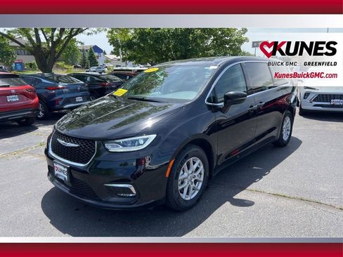 Used 2024 Chrysler Pacifica Touring-L FWD image 12