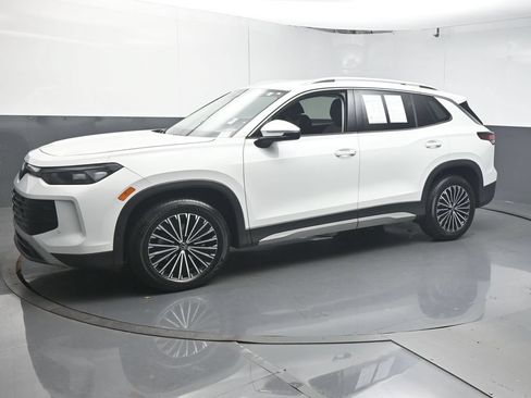 Used 2025 Volkswagen Tiguan S FWD image 4