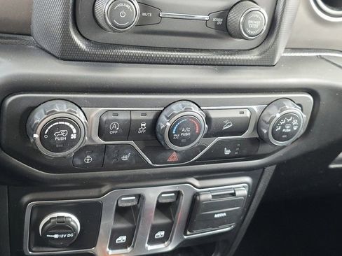 Used 2020 Jeep Wrangler Sport AWD/4WD image 4
