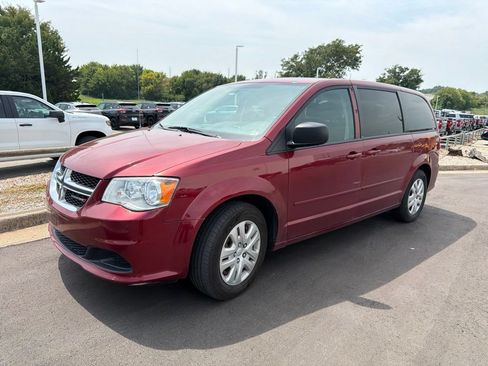 Used 2014 Dodge Grand Caravan SE w/ Quick Order Package 29E SE FWD image 2