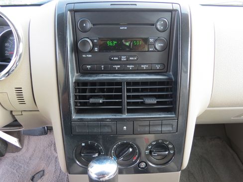 Used 2007 Ford Explorer XLT image 15