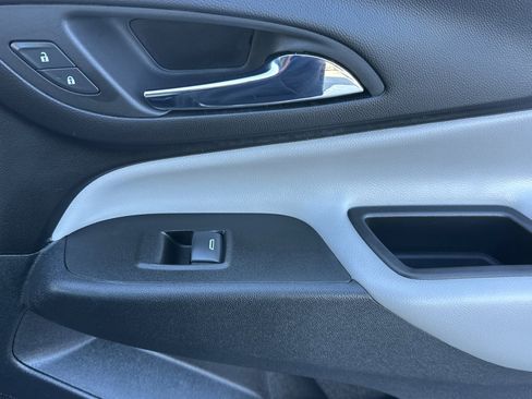 Used 2022 Chevrolet Equinox LS image 21