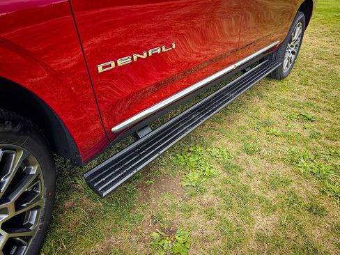 New 2026 GMC Yukon XL Denali w/ Denali Reserve Package AWD/4WD image 9