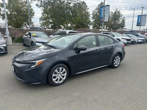 Used 2023 Toyota Corolla LE w/ Carpet Mat Package (TMS) FWD image 5