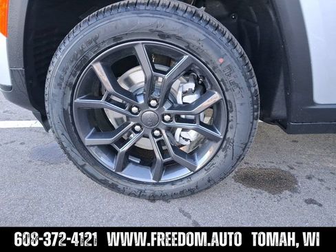 Used 2025 Jeep Grand Cherokee L Limited w/ Trailer Tow Package AWD/4WD image 46