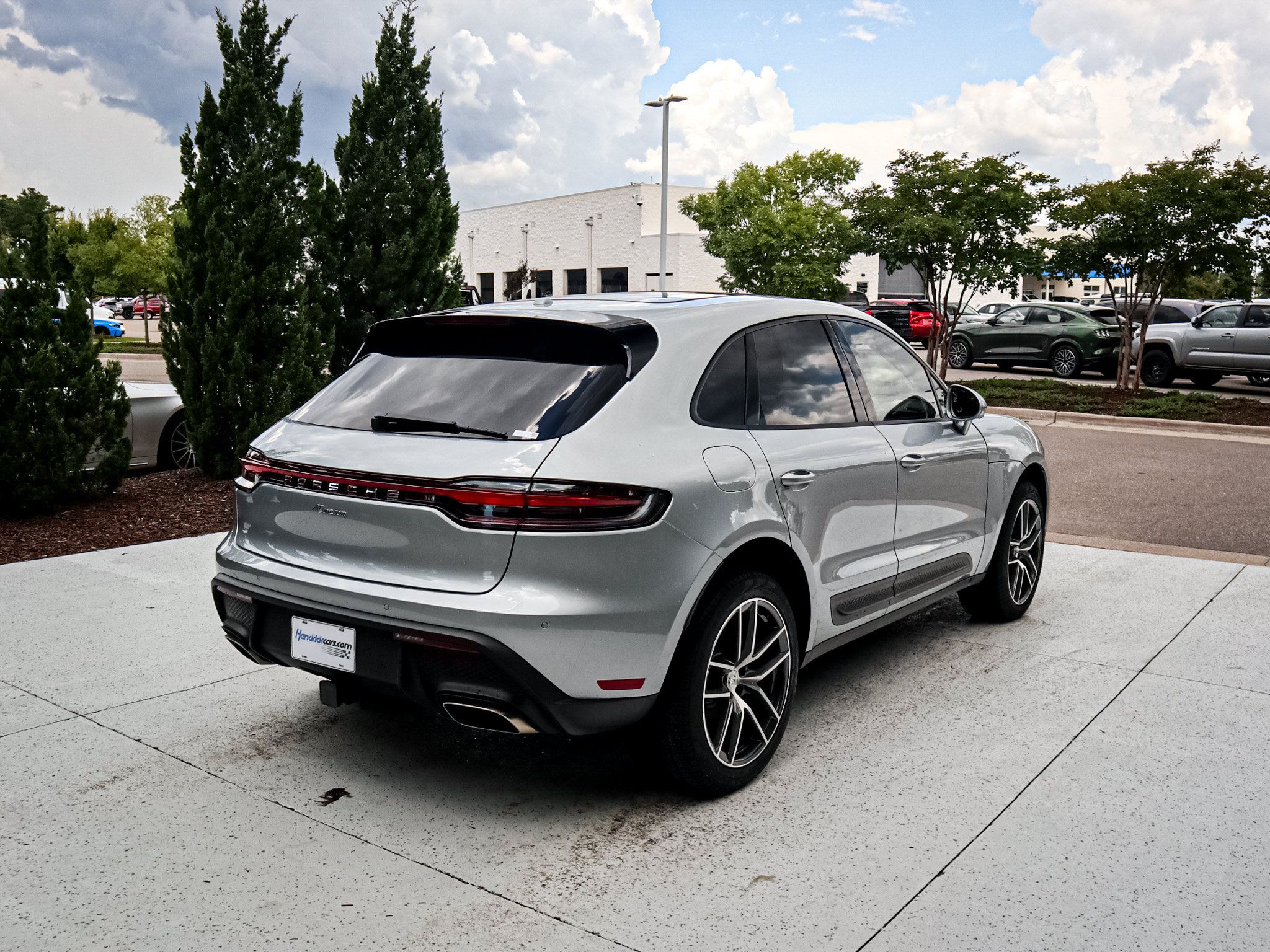 Used 2026 Porsche Macan w/ Premium Package Plus AWD/4WD image 10