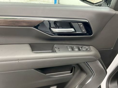 New 2026 Chevrolet Suburban LS image 21