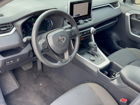 Used 2025 Toyota RAV4 LE AWD/4WD image 4