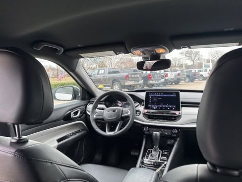Used 2026 Jeep Compass Limited image 11
