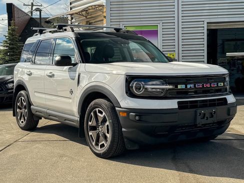 Used 2023 Ford Bronco Sport Outer Banks w/ Tech Package AWD/4WD image 1