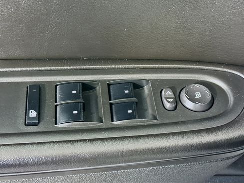 Used 2016 GMC Acadia SLE image 23