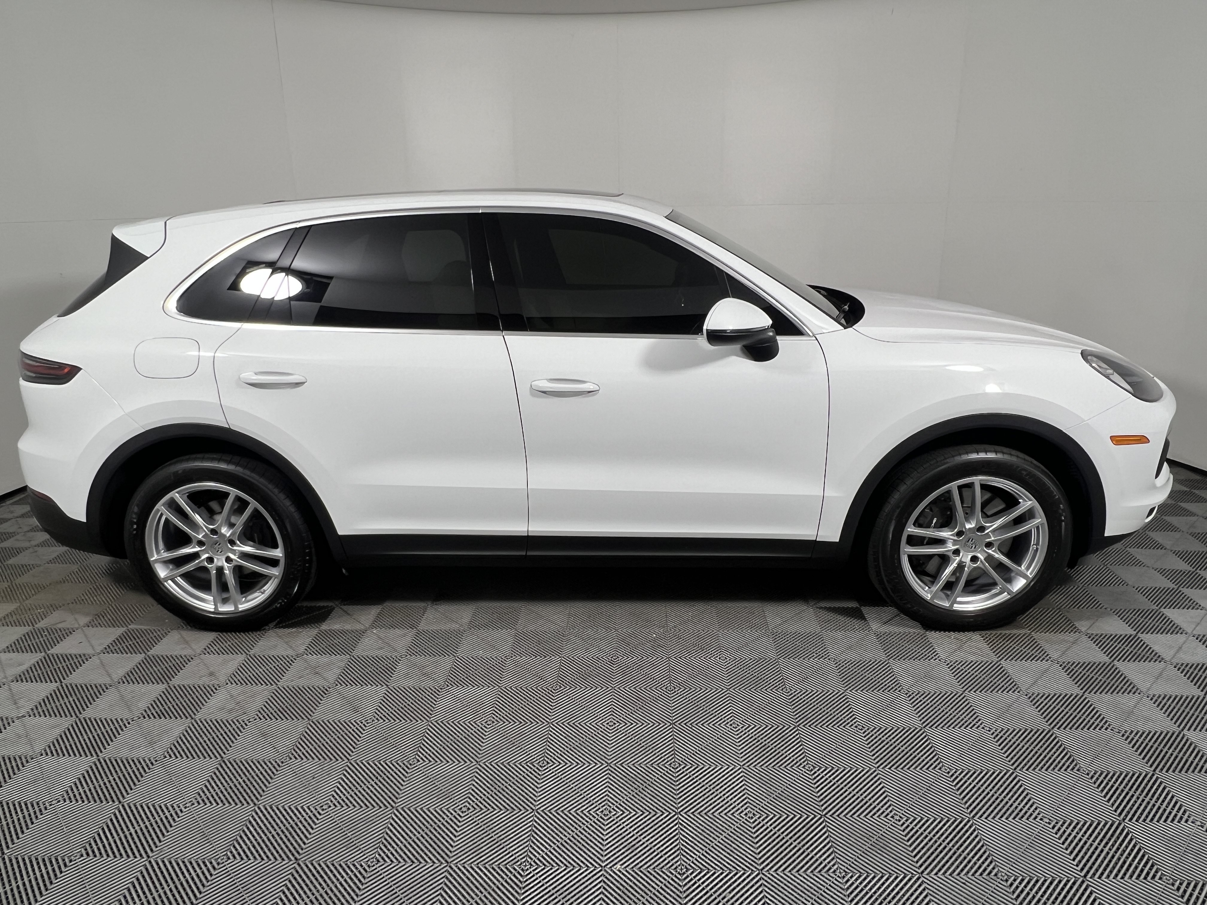 Certified 2023 Porsche Cayenne AWD/4WD image 8
