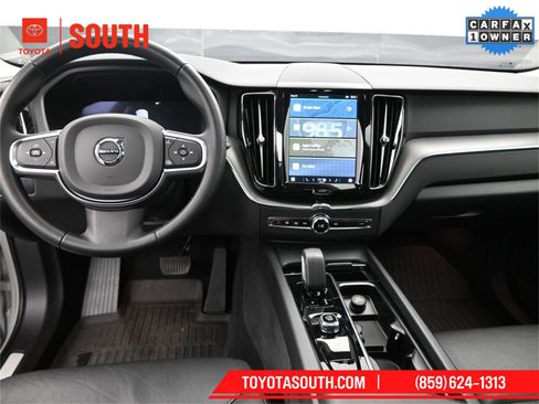 Used 2024 Volvo XC60 B5 Core image 10