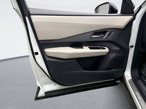 Used 2023 Nissan Ariya AWD image 9