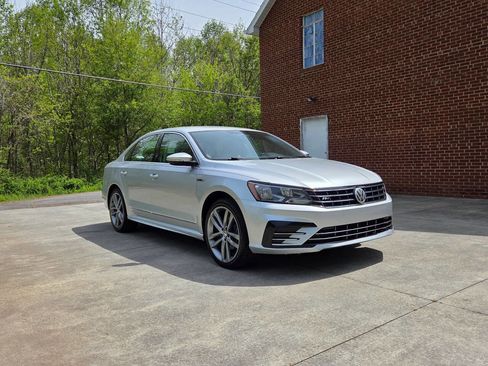 Used 2017 Volkswagen Passat 1.8T R-Line image 3