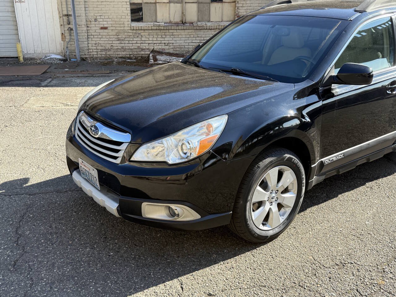 Used 2011 Subaru Outback 2.5i Limited AWD/4WD image 17